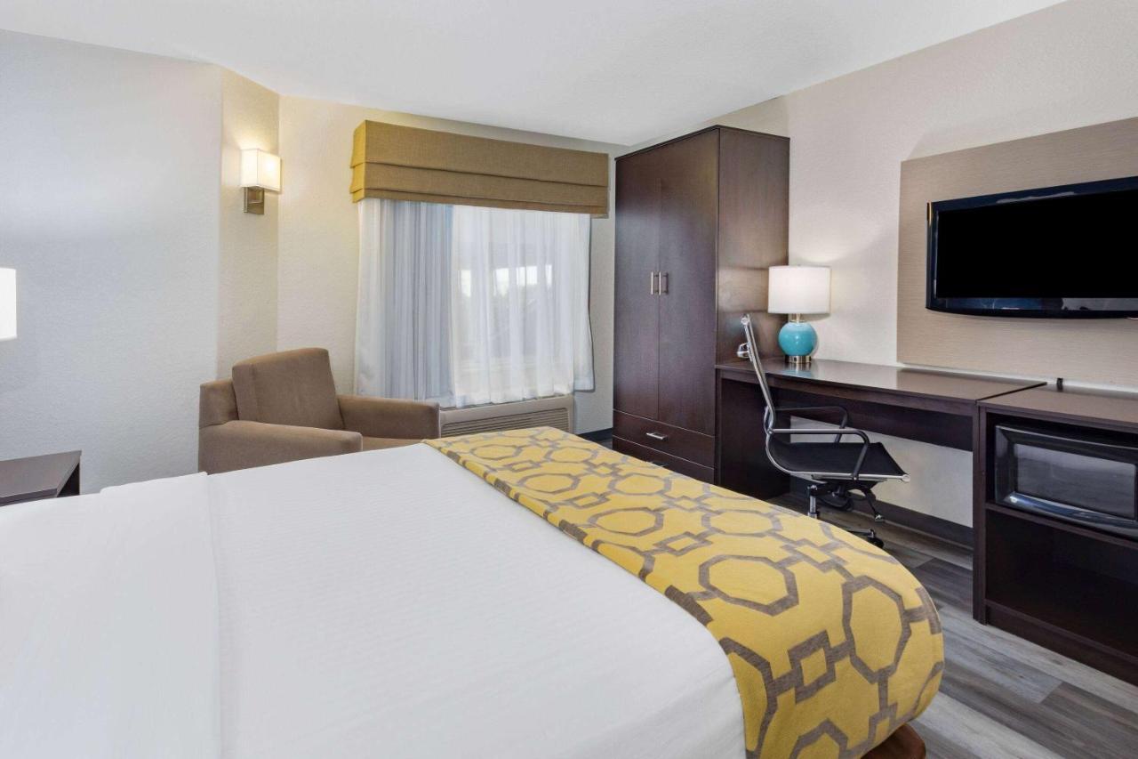 Baymont By Wyndham Milan Hotel Kültér fotó