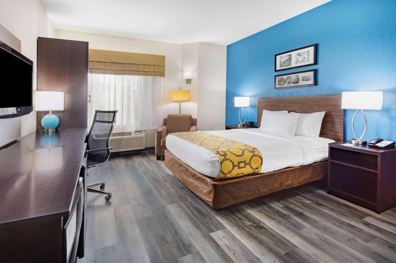 Baymont By Wyndham Milan Hotel Kültér fotó