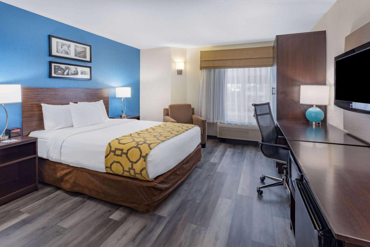 Baymont By Wyndham Milan Hotel Kültér fotó