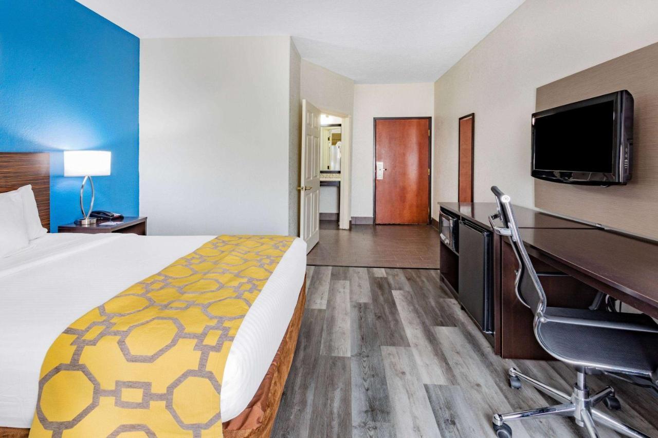 Baymont By Wyndham Milan Hotel Kültér fotó